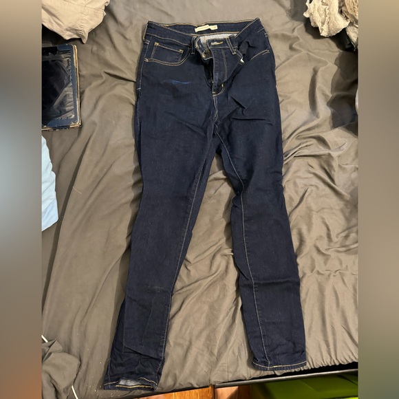 Levi’s 721 High rise in dark wash! - Picture 1 of 2